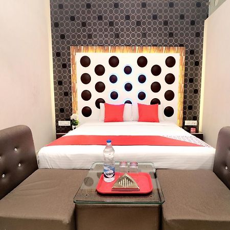 Oyo 14829 Hotel J Cruise Ludhiana Exteriör bild