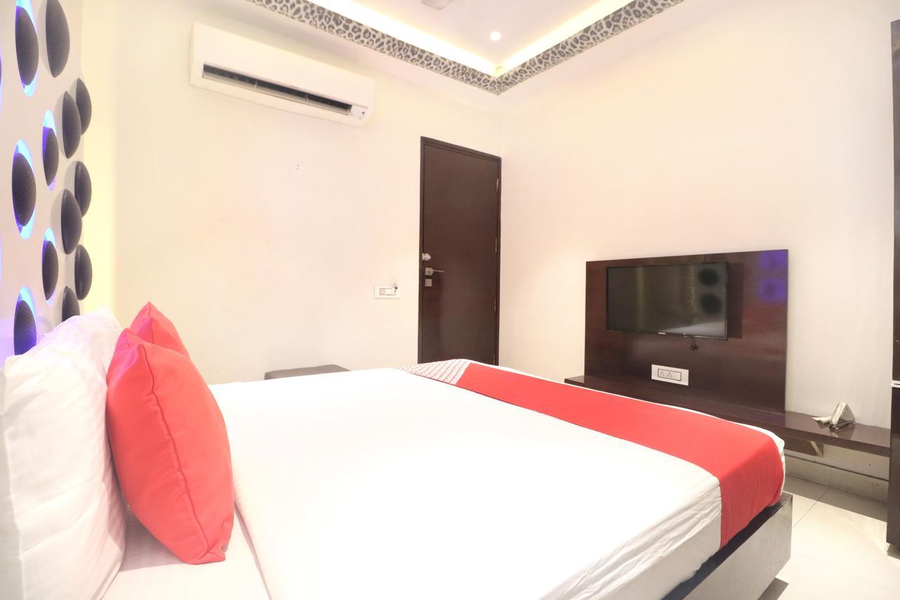 Oyo 14829 Hotel J Cruise Ludhiana Exteriör bild
