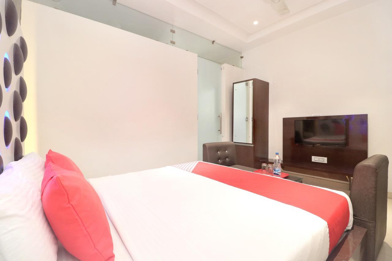 Oyo 14829 Hotel J Cruise Ludhiana Exteriör bild