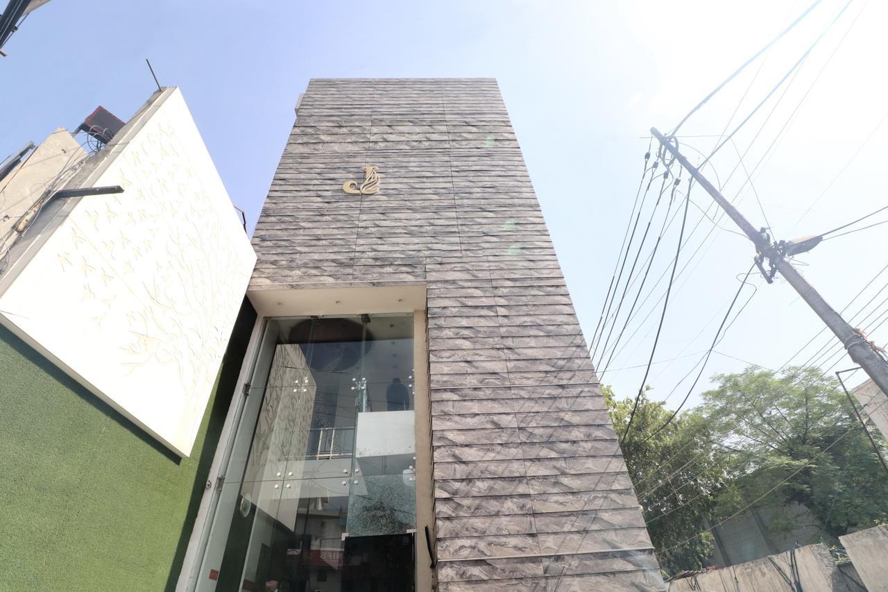 Oyo 14829 Hotel J Cruise Ludhiana Exteriör bild