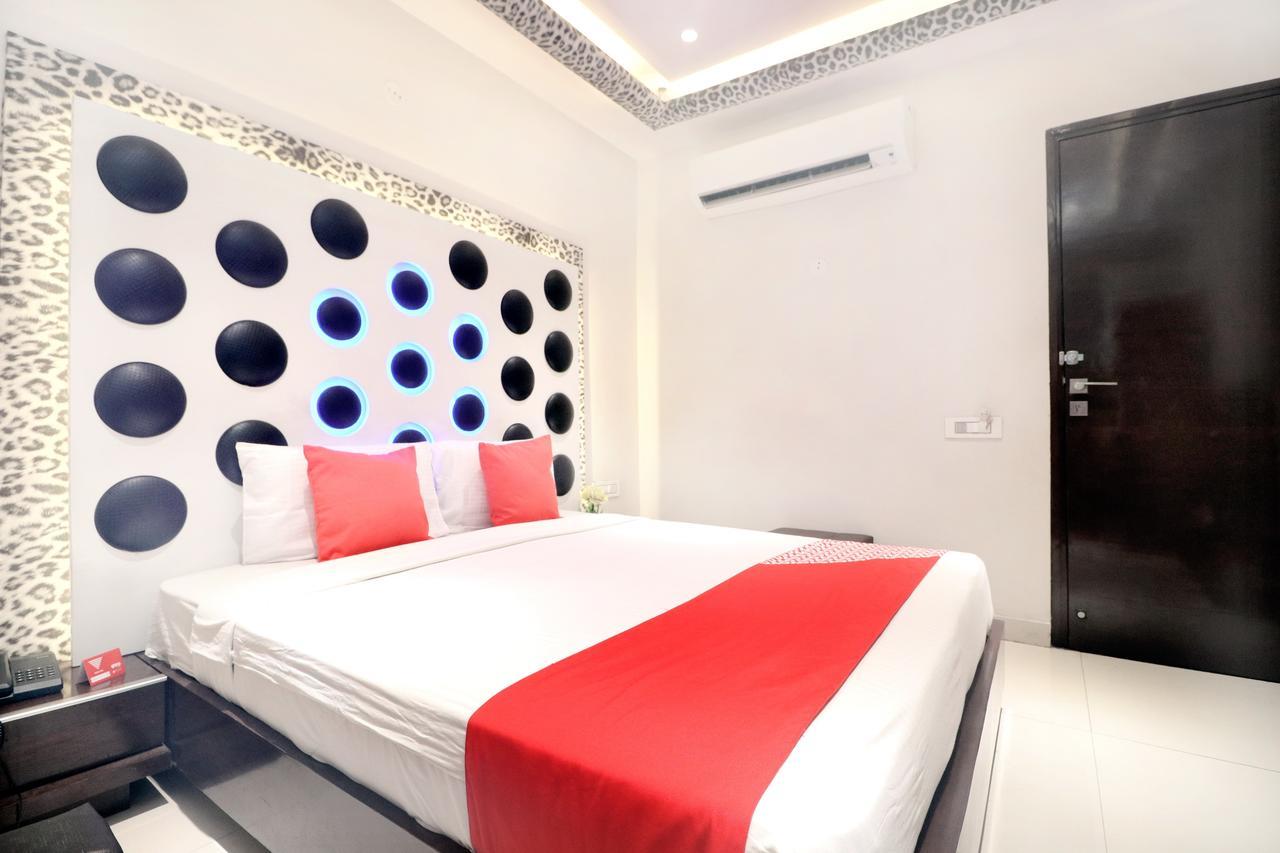 Oyo 14829 Hotel J Cruise Ludhiana Exteriör bild