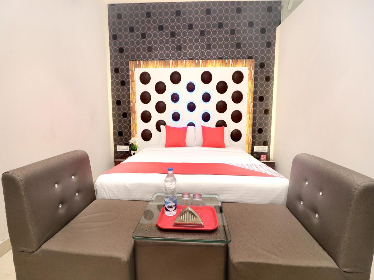 Oyo 14829 Hotel J Cruise Ludhiana Exteriör bild