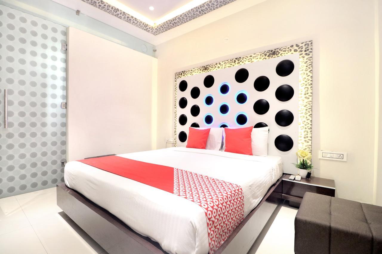 Oyo 14829 Hotel J Cruise Ludhiana Exteriör bild