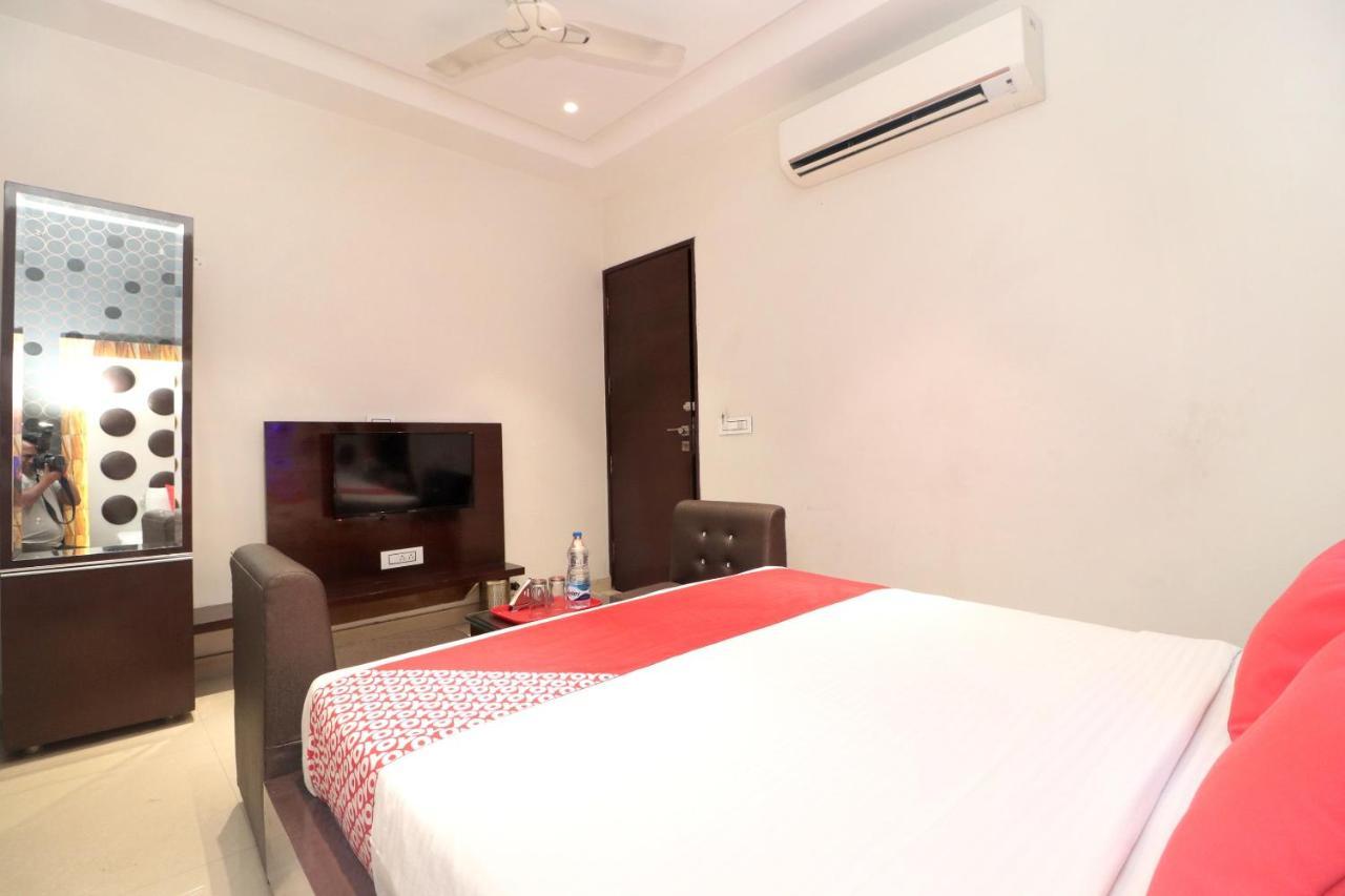 Oyo 14829 Hotel J Cruise Ludhiana Exteriör bild